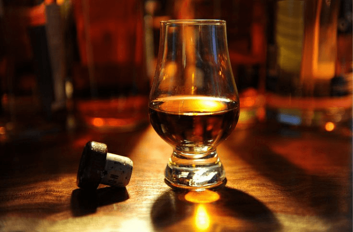 KIELISZEK DO SERWOWANIA WHISKY